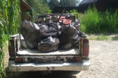 deseuri_tabla-rosie-de-pe-casele-lui-SAIA_stranse-de-catre-viceprimar-si-echipa_in-02.07.19
